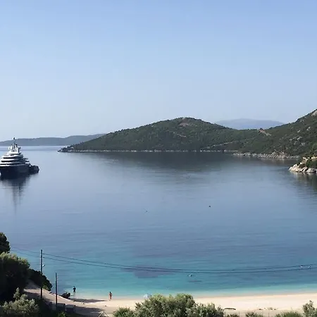 Natasa Mikros Gialos